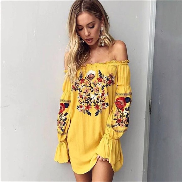 Dresses & Skirts - Embroidered strapless dress